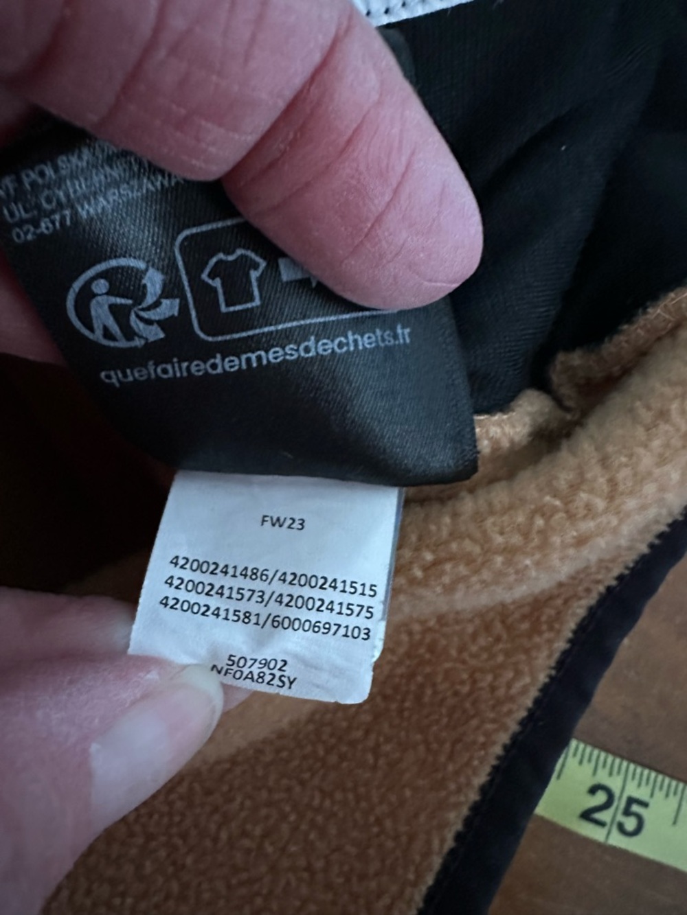 The North Face Two-Tone Sherpa Jacket in Beige and Black boys XL 14/16 - Picture 7 of 10
